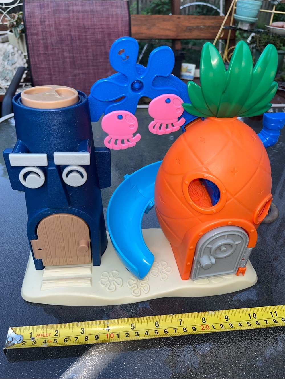 Sponge Bob Bikini Bottom Pineapple and Statue Playset